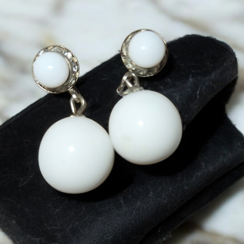 White Double Earrings I Size 2mm & 4mm I Gold Post I Clip On ✨️